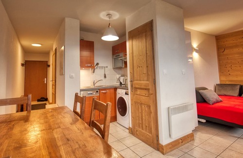 Les Esserts Apartment | Ski-in/out apartment, 2 br, 6-7 guests, balcony, equipped kitchen
