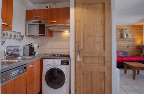 Les Esserts Apartment | Ski-in/out apartment, 2 br, 6-7 guests, balcony, equipped kitchen