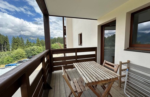 Les Esserts Apartment | Ski-in/out apartment, 2 br, 6-7 guests, balcony, equipped kitchen