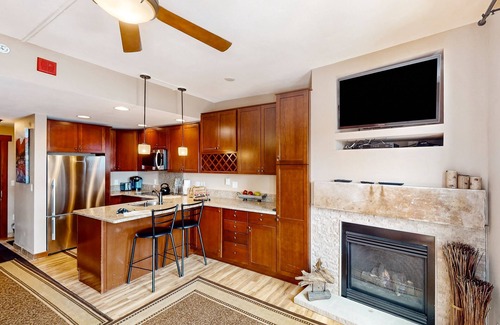 Copper Mountain Apartment | Ski-in/out Center Village studio with fireplace, hot tub, sauna & gym