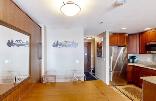 Copper Mountain Apartment | Ski-in/out Center Village studio with fireplace, hot tub, sauna & gym