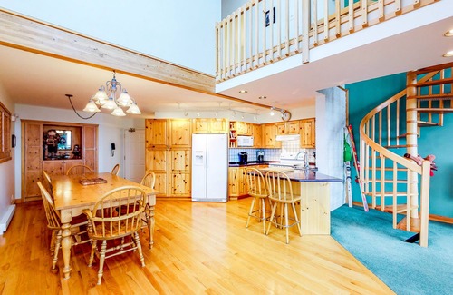 Snow Pine Estates House | Ski-in/out chalet with gorgeous mountain views & hot tub