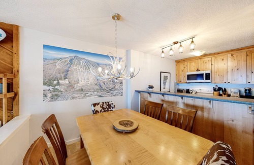 Ludlow Condo | Ski-In/Out Condo with Mountain Views, and Washer/Dryer