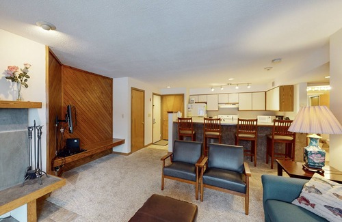 Ludlow Condo | Ski-In/Out condo with patio, mountain views, washer/dryer, & cable