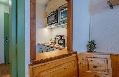Val-Thorens Apartment | Ski in-out, Heart of Val Thorens Spacious Flat , Wifi A9
