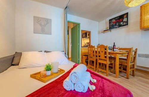 Val-Thorens Apartment | Ski in-out, Heart of Val Thorens Spacious Flat , Wifi A9