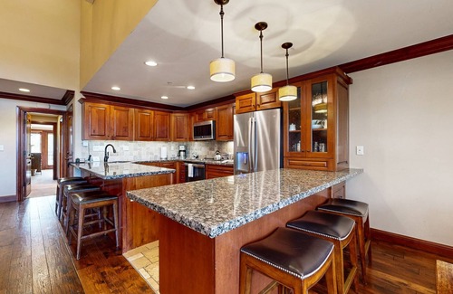 Vail Ski Chalet | Ski-in/out home w/alpine view, fireplace, AC, fast WiFi, shared pool/hot tubs/WD
