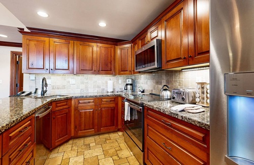 Vail Ski Chalet | Ski-in/out home w/alpine view, fireplace, AC, fast WiFi, shared pool/hot tubs/WD