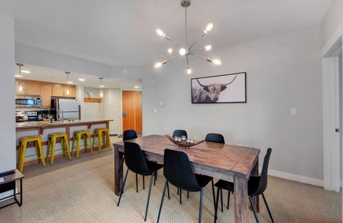 Winter Park House | Ski In Out Luxury Condo 3325 I Huge Hot Tub I Views I Best Price I FREE Adventures Daily