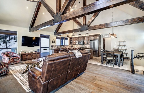 Angel Fire House | Ski-in/out | Luxury Home | Hot Tub | Ski Shack