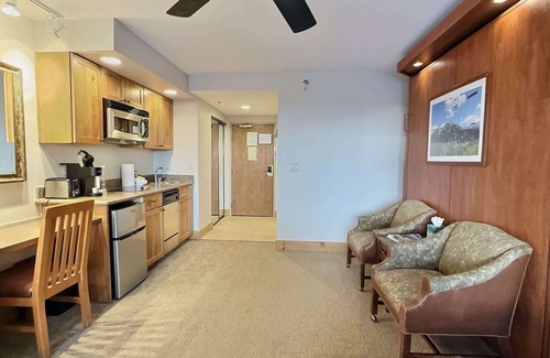 Crested Butte Condo | Ski In/Out, Pool, Hot Tub + Pets OK!
