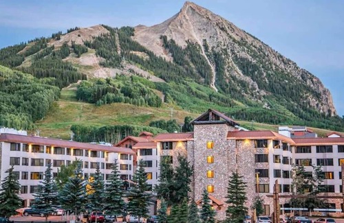 Crested Butte Condo | Ski In/Out, Pool, Hot Tub + Pets OK!