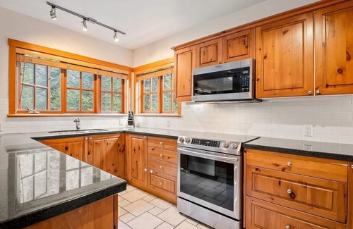 Nordic Estates Apartment | Ski-In/Out | Private Hot Tub | Garage | Parking