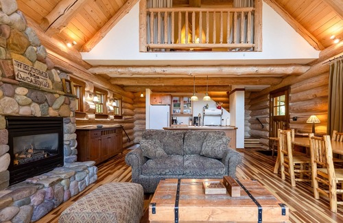 East Kootenay Ski Chalet | Ski In & Out Right from your Private Hot Tub