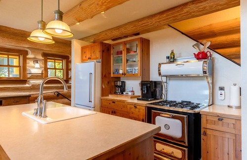 East Kootenay Ski Chalet | Ski In & Out Right from your Private Hot Tub