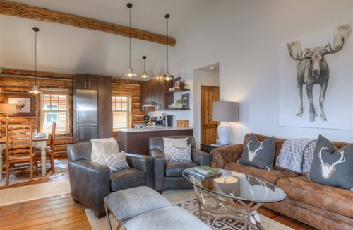 Big Sky Cabin | Ski-in/out Shooting Star Cowboy Heaven Cabin w/Mtn Modern Decor, Views, Hot Tub