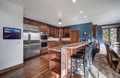 Peak 8 House | Ski In/Out-Sleeps 18, 9,000 Sq Ft-Hot Tub-Pool Table-Mtn Views-Theatre Rm
