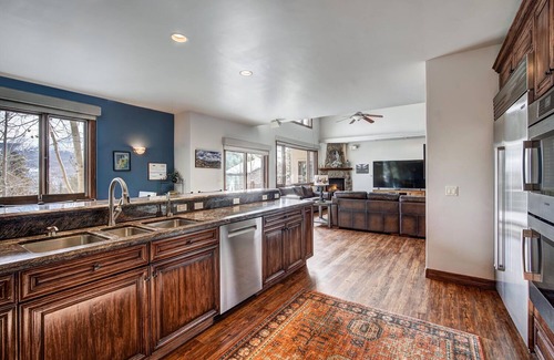 Peak 8 House | Ski In/Out-Sleeps 18, 9,000 Sq Ft-Hot Tub-Pool Table-Mtn Views-Theatre Rm