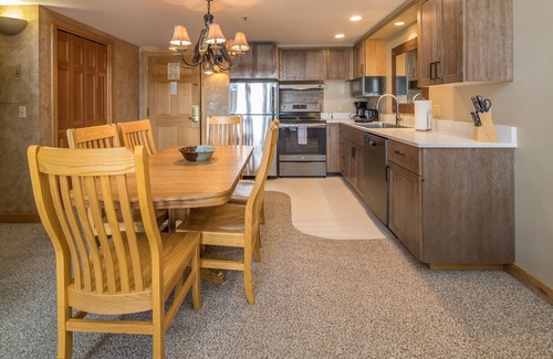 Big Sky Condo | Ski in/out w/amazing views, fireplace, & community pool/hot tub/gym - Slopeside Shoshone Condo