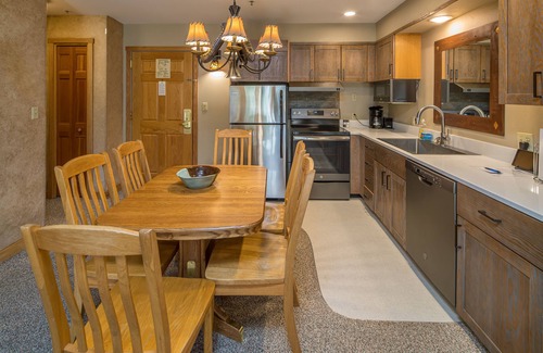 Big Sky Condo | Ski in/out w/great views, amazing location, shared pool/hot tub, & fireplace - Shoshone Slopeside