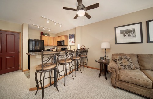 Winter Park Condo | Ski In/Out -Winter Park - Steps to Gondola - Hot Tubs - Lockers - Sleeps 4