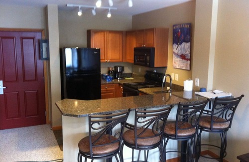 Winter Park Condo | Ski In/Out -Winter Park - Steps to Gondola - Hot Tubs - Lockers - Sleeps 4