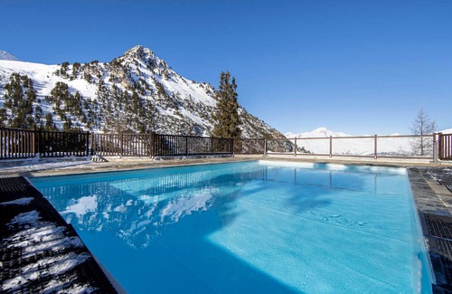 Bourg-Saint-Maurice Apartment | Ski-in/ski-out apartment with pool and spa