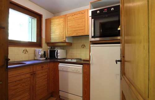 Les Carroz-d'Araches Apartment | Ski-In/Ski-Out Duplex for 5 with Balcony, Near Shops & Free Shuttle