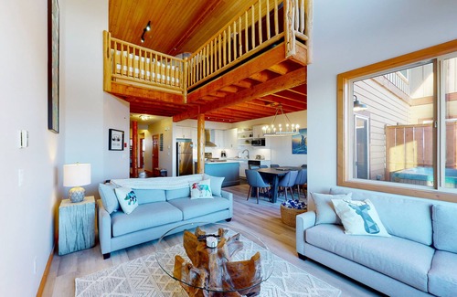 Big White Ski Resort Condo | Ski-in/ski-out condo with amazing views, hot tub, fast WiFi & gas fireplace