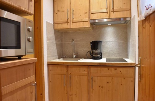 Meribel Centre Apartment | Ski-in/ski-out & foot of the slopes, 1st floor, ski locker, 16m², Méribel