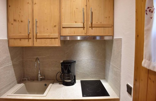 Meribel Centre Apartment | Ski-in/ski-out & foot of the slopes, 1st floor, ski locker, 16m², Méribel