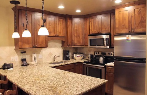 Breckenridge Condo | Ski in Ski out 1BR Master: Full Kitchen, Living Room, Dining Room. NOT a studio