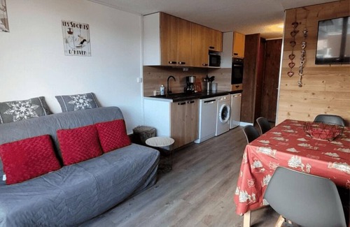 Le Praz de Lys Apartment | Ski-in/ski-out 3 bedrooms Mont Blanc view Comfort & charm