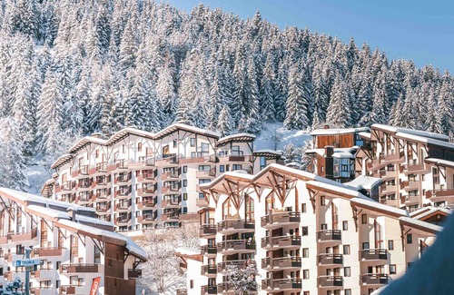 La Perriere Apartment | Ski-In/Ski-Out Apartment in La Tania - Sleeps 4, 31m², Balcony, Ideal Location