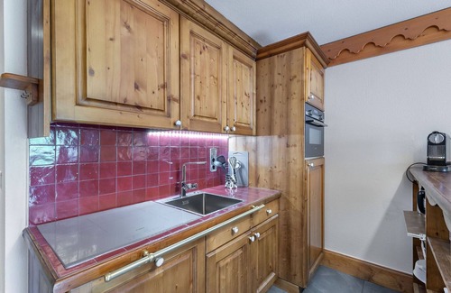 Meribel Village Apartment | Ski-In/Ski-Out Apartment with Pool and Spa Access in Méribel Village