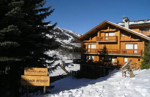 Meribel Centre Apartment | Ski-in/ski-out apartment for 7 in Méribel center, renovated, balcony, 3 bedrooms, fireplace