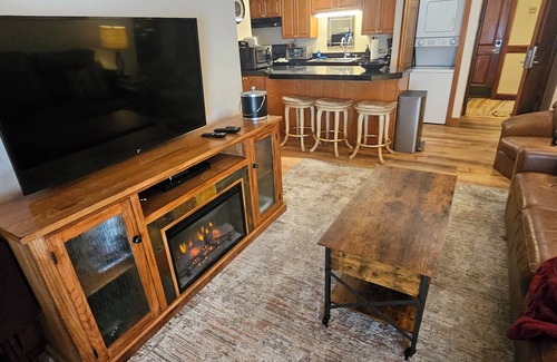 Vail Condo | Ski-in/Ski-Out at Gondola -Free Second Bedroom- Deluxe Resort