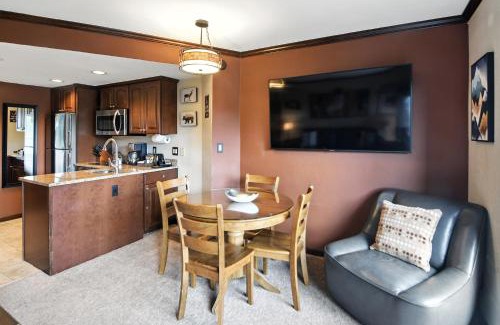 Peak 9 Apartment | Ski-In Ski-Out Beaver Run Retreat condo