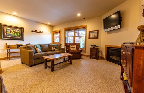 Big Sky Ski Chalet | Ski-In/Ski-Out Big Sky Resort, Yellowstone, Fly-fishing, Golf, Hiking & Biking
