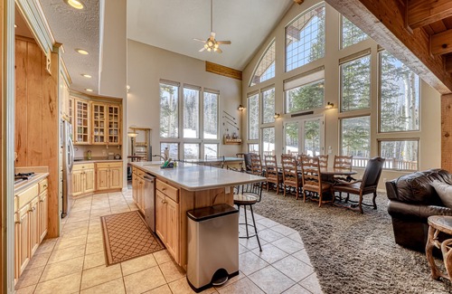 Brian Head Cabin | Ski-in/ski-out cabin with toys & game room - close to SLC