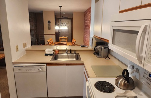 West Dover Condo | Ski-in/ski-out condo w/deck, wood-burning fireplace, wifi, community amenities