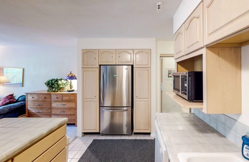Alyeska Apartment | Ski-in/ski-out condo with amazing mountain views - near shopping & dining