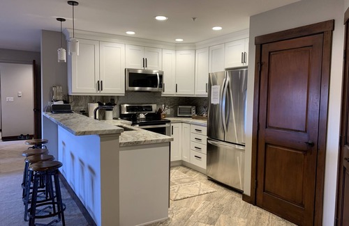 Salt Lake Mountain Resorts Condo | Ski in/ski out condo with hot tubs, heated pool and more amenities!