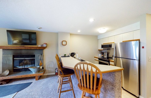 Ludlow Condo | Ski-in/ski-out condo with WiFi, washer/dryer, mountain views & golf nearby