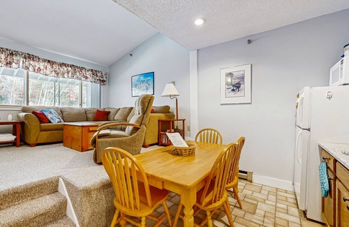 Sunday River Area Condo | Ski-in/ski-out condo with shared pool & hot tub - steps away from ski lift