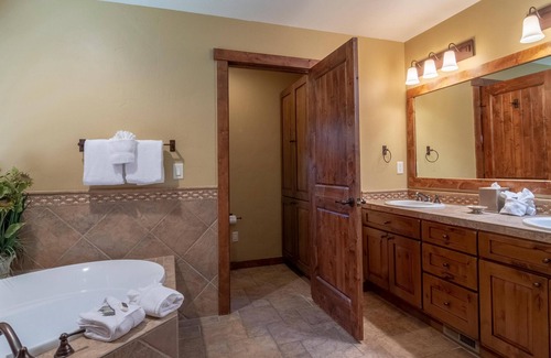 Tamarack House | Ski In/Ski Out Cottage | Private Hot Tub