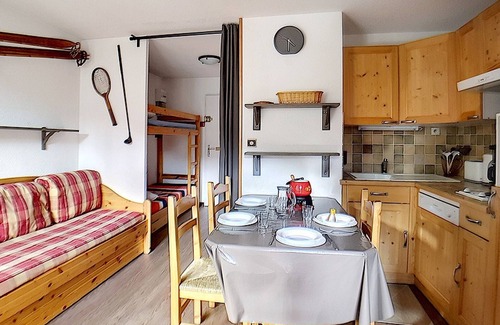 Les Bruyeres Apartment | Ski-in/Ski-out Cozy Apartment with West-Facing Balcony and Modern Amenities