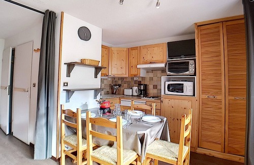 Les Bruyeres Apartment | Ski-in/Ski-out Cozy Apartment with West-Facing Balcony and Modern Amenities