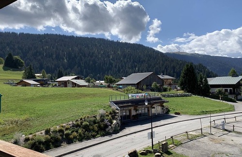 Cohennoz Apartment | Ski-In/Ski-Out Duplex with Balcony, Near Shops, Sleeps 6