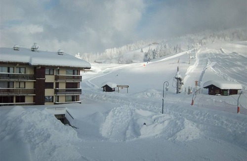 Cohennoz Apartment | Ski-In/Ski-Out Duplex with Balcony, Near Shops, Sleeps 6